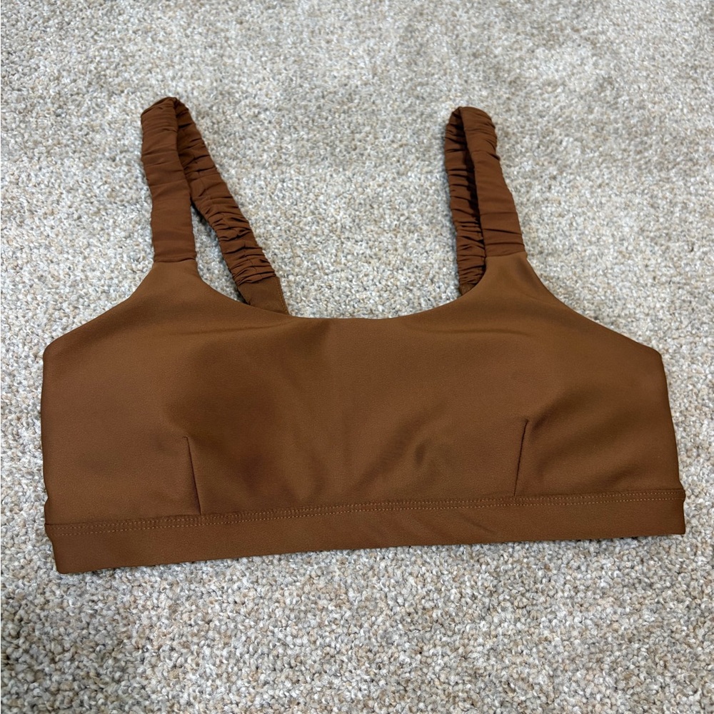 Alo Yoga Airlift Charmer sports bra in Cinnamon Brown size Medium - Picture 2 of 5